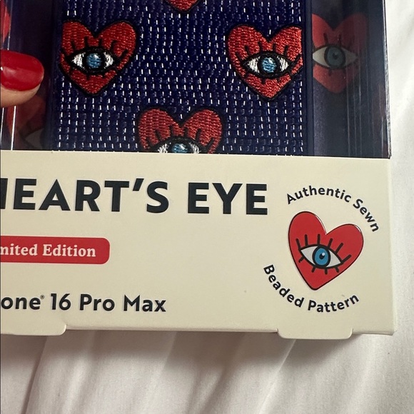 MVMT limited edition heart’s eye iPhone 16 pro max case - Picture 3 of 3